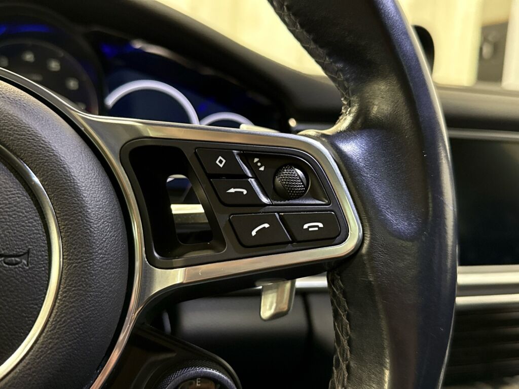 Porsche Panamera 2020 Musta