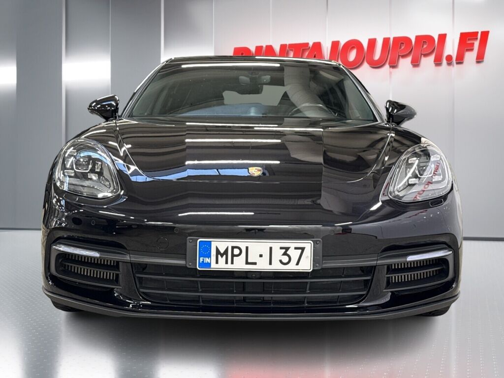 Porsche Panamera 2020 Musta
