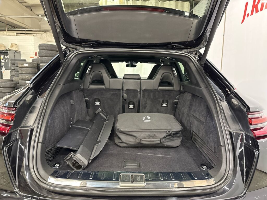 Porsche Panamera 2020 Musta