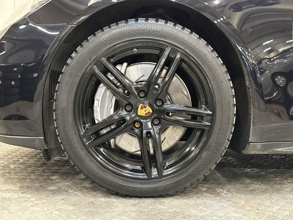 Porsche Panamera 2020 Musta