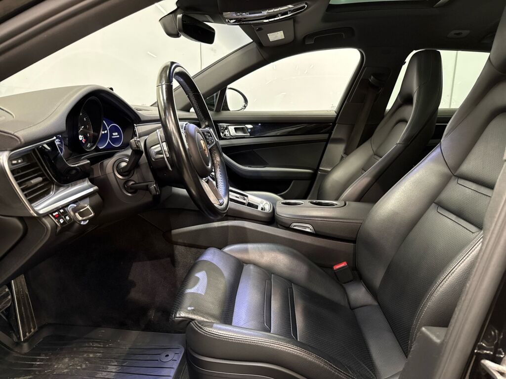 Porsche Panamera 2020 Musta