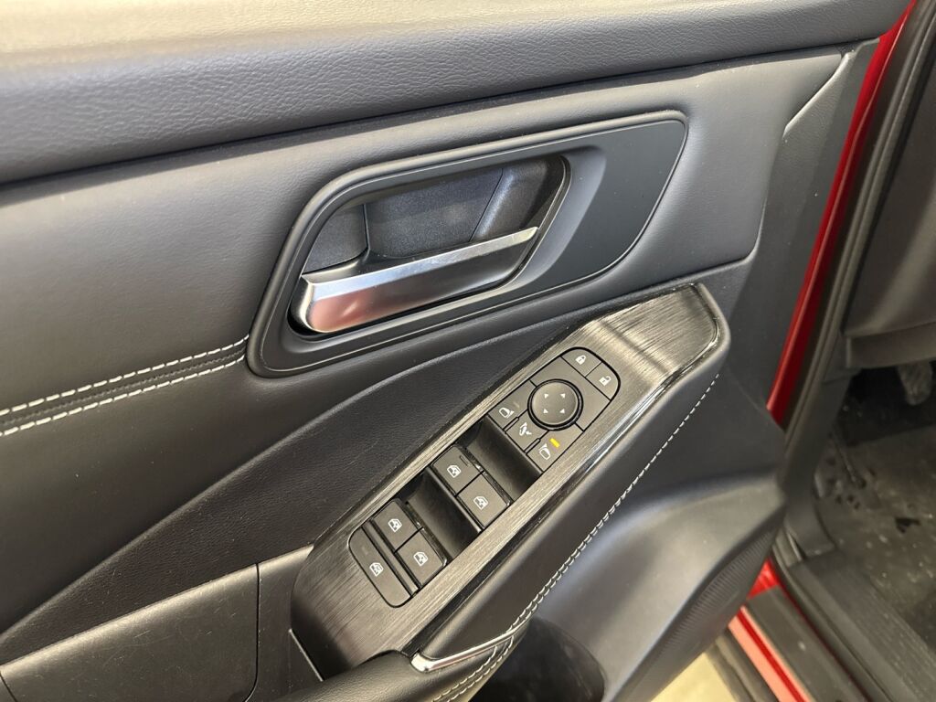 Nissan Qashqai 2024 Punainen