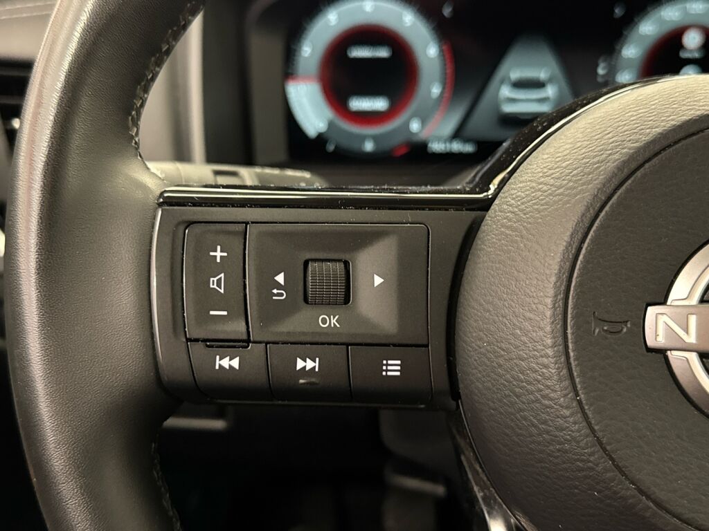 Nissan Qashqai 2024 Punainen