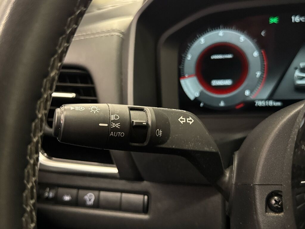 Nissan Qashqai 2024 Punainen