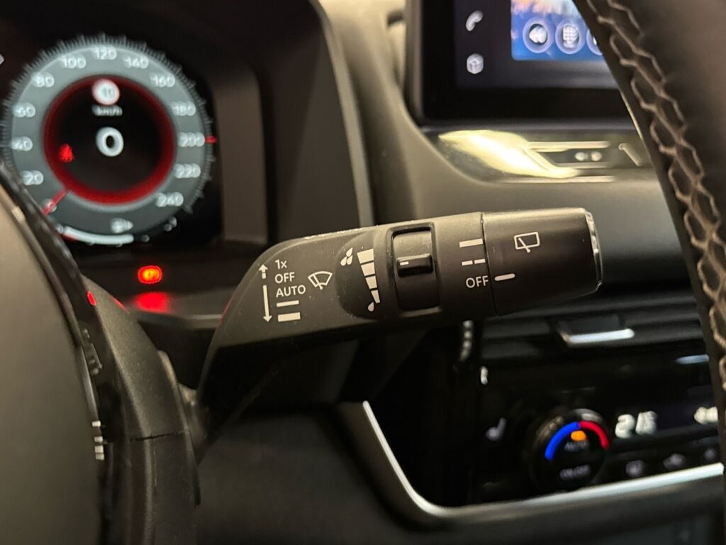 Nissan Qashqai 2024 Punainen