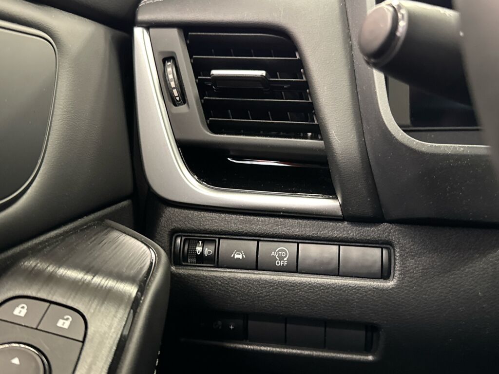 Nissan Qashqai 2024 Punainen