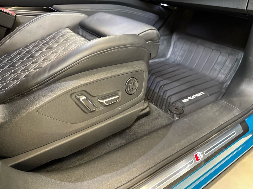 Audi e-tron 2021 Sininen