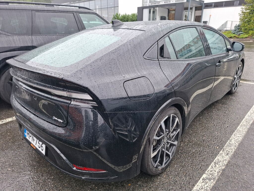 Toyota Prius Plug-in 2023 Musta