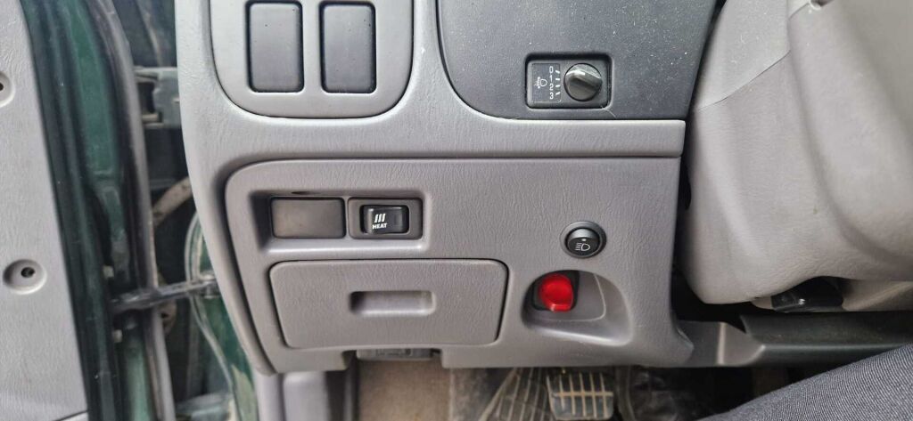 Nissan Cab 2004 Vihreä