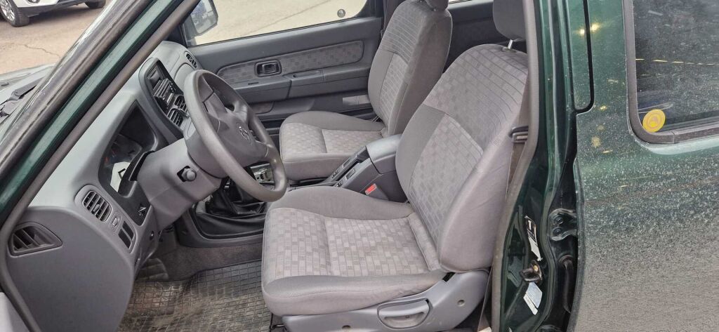 Nissan Cab 2004 Vihreä