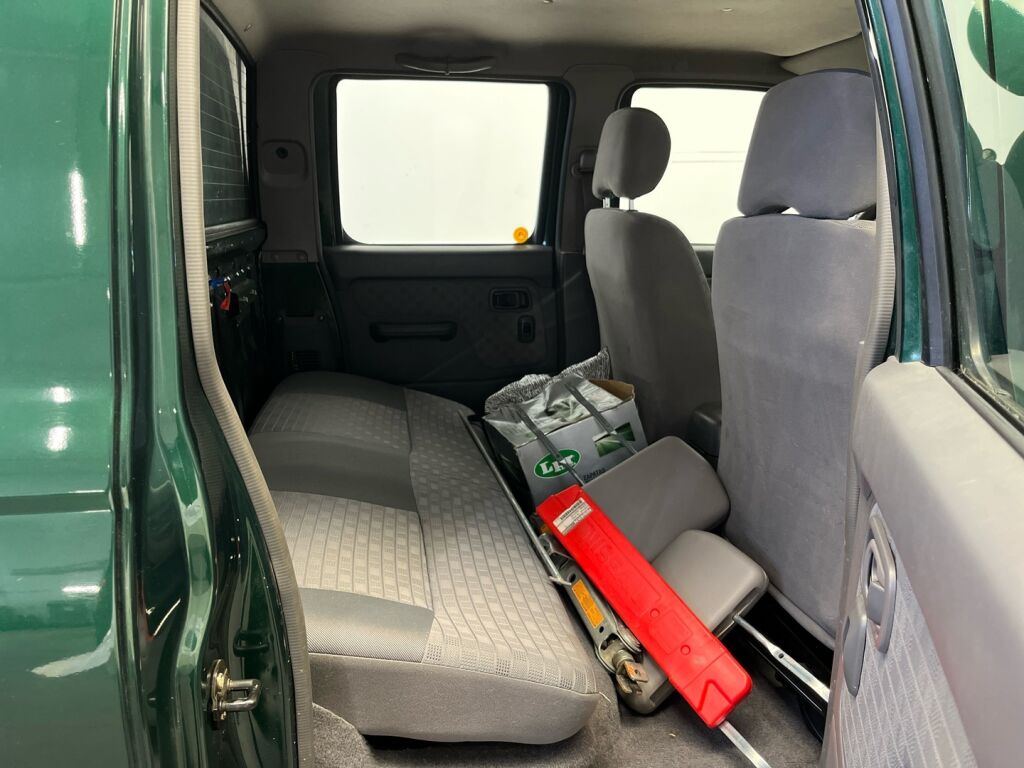 Nissan Cab 2004 Vihreä