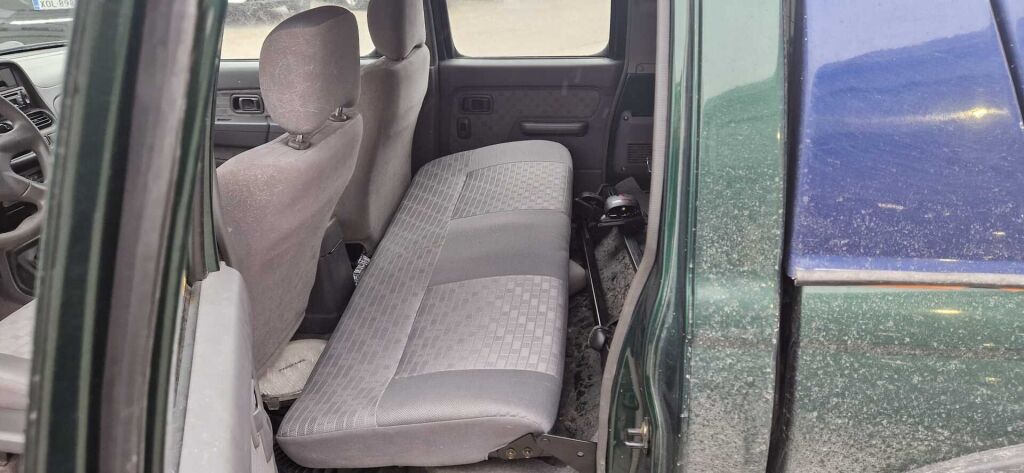 Nissan Cab 2004 Vihreä