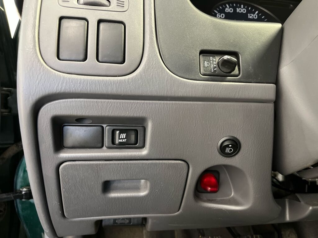 Nissan Cab 2004 Vihreä