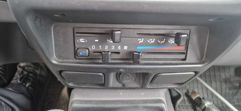 Nissan Cab 2004 Vihreä