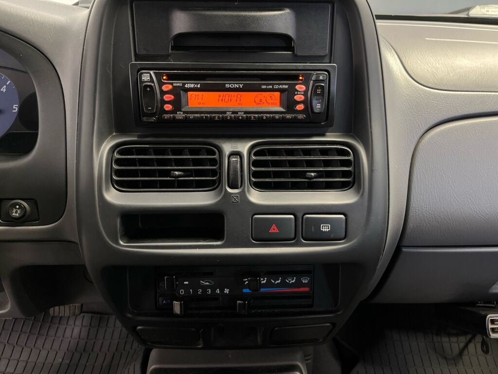 Nissan Cab 2004 Vihreä