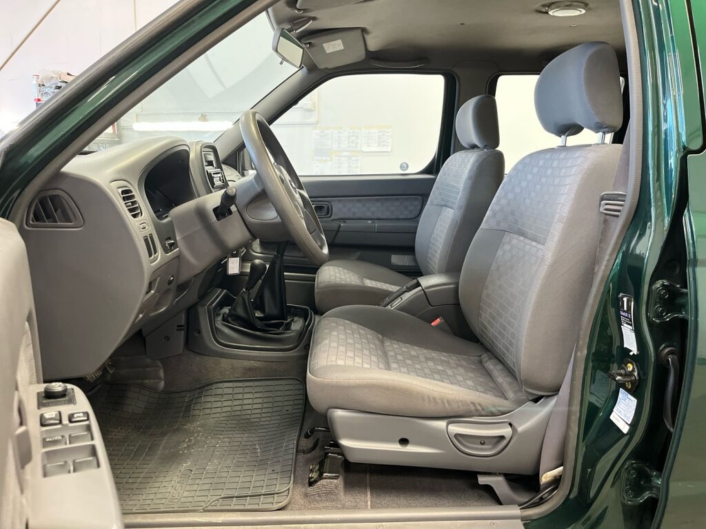 Nissan Cab 2004 Vihreä