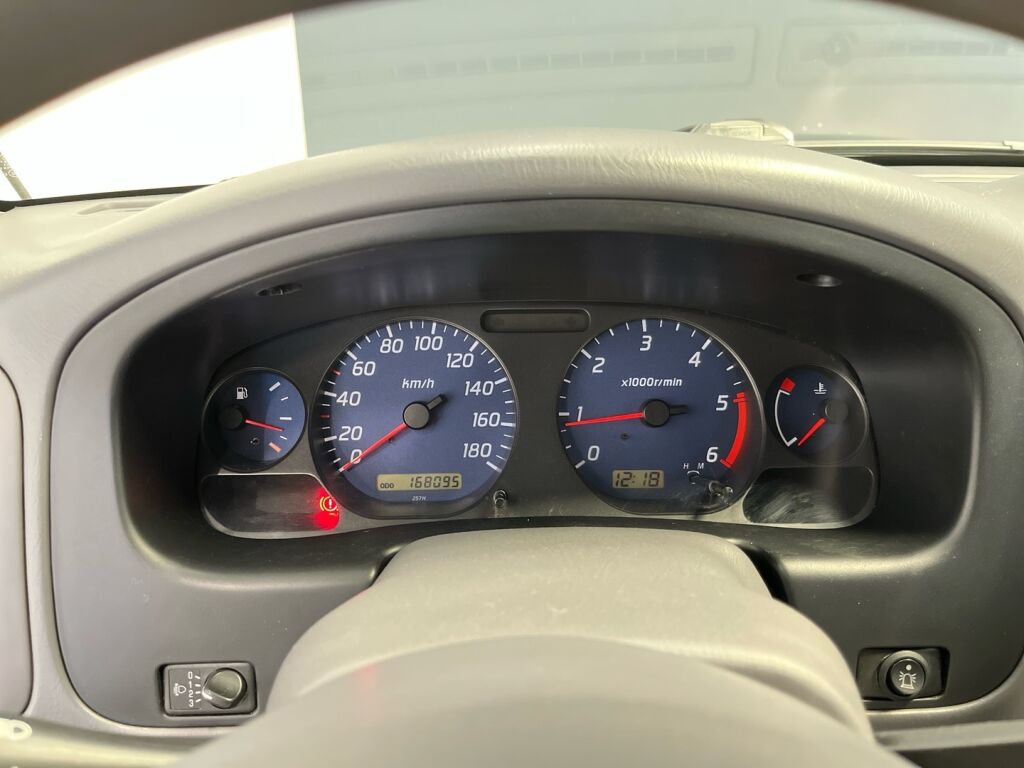 Nissan Cab 2004 Vihreä