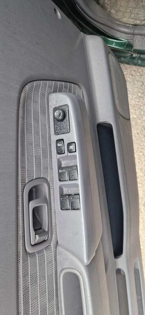 Nissan Cab 2004 Vihreä