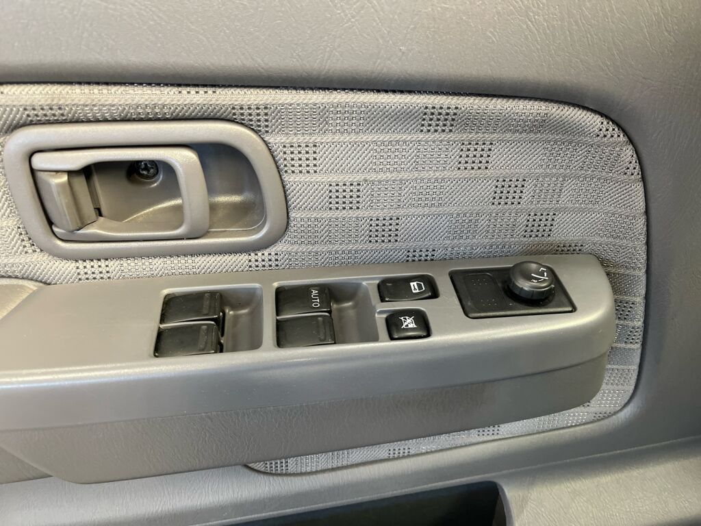 Nissan Cab 2004 Vihreä