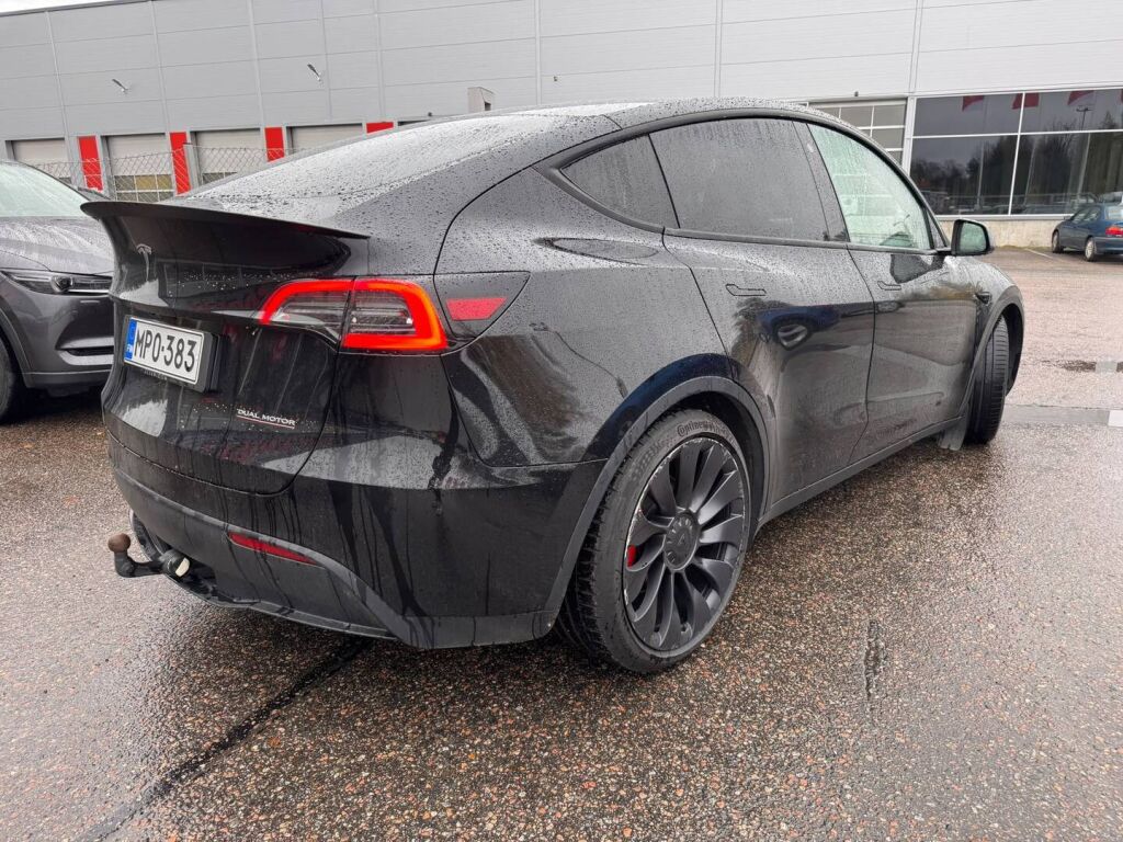 Tesla Model Y 2024 Musta