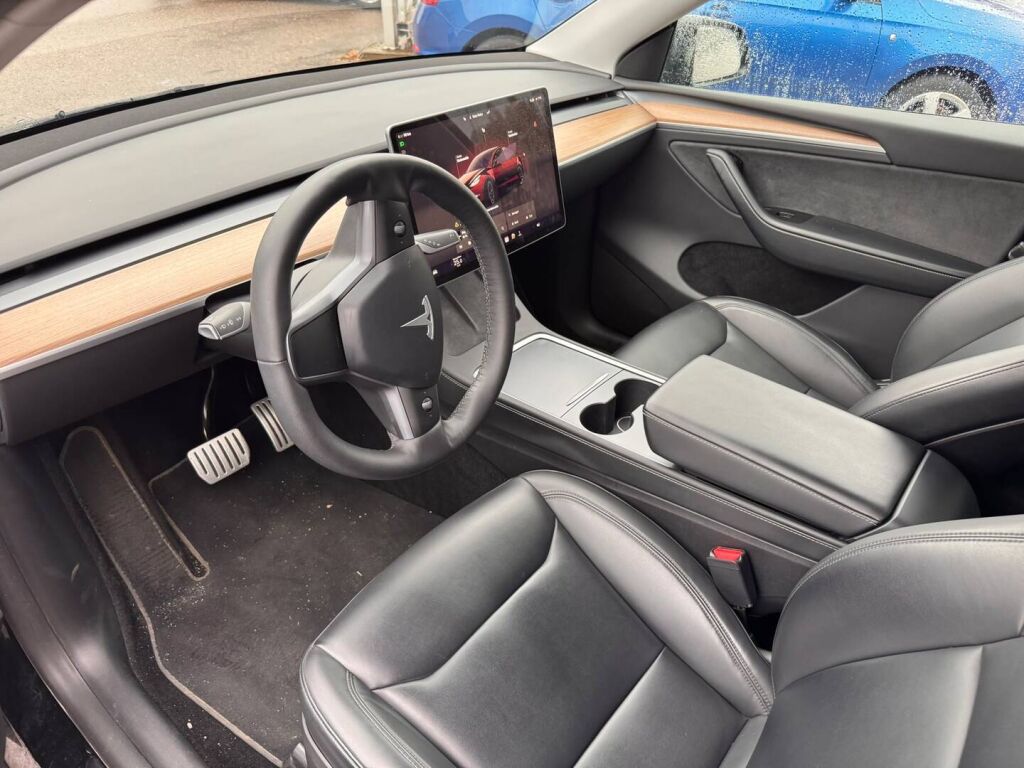 Tesla Model Y 2024 Musta