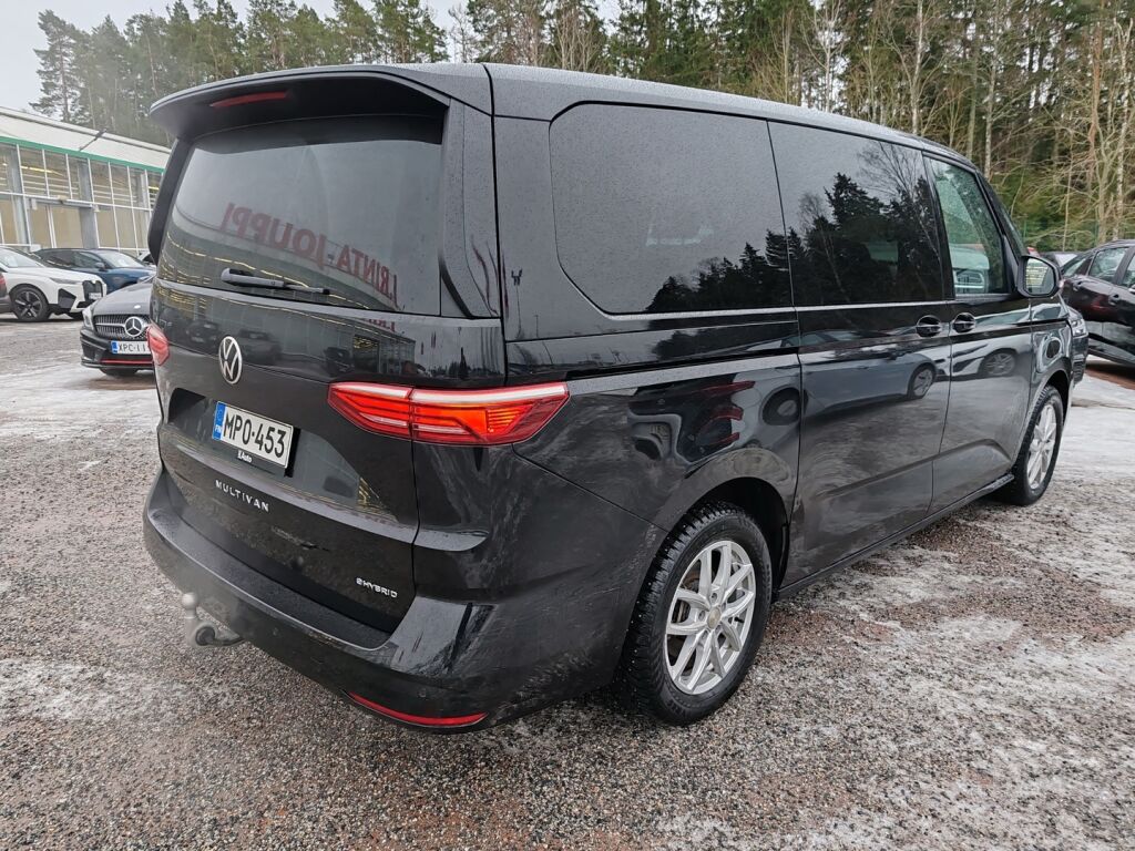 Volkswagen Multivan 2024 Musta