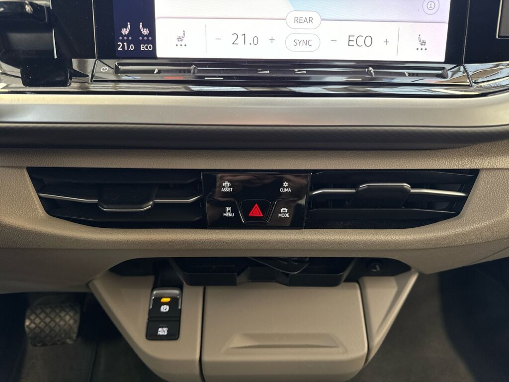 Volkswagen Multivan 2024 Musta