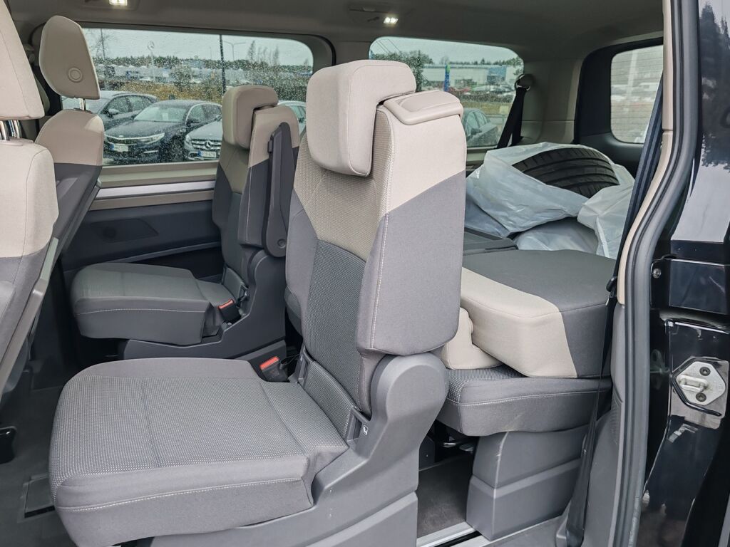 Volkswagen Multivan 2024 Musta