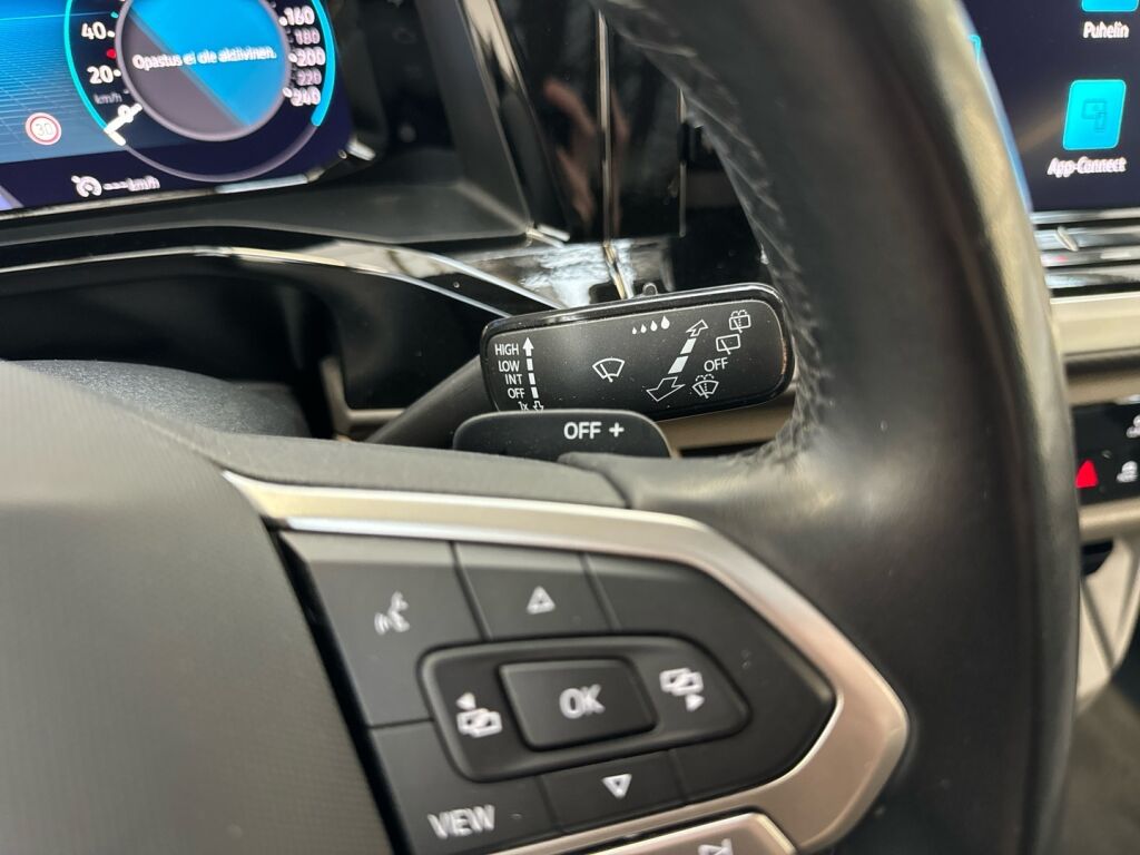 Volkswagen Multivan 2024 Musta