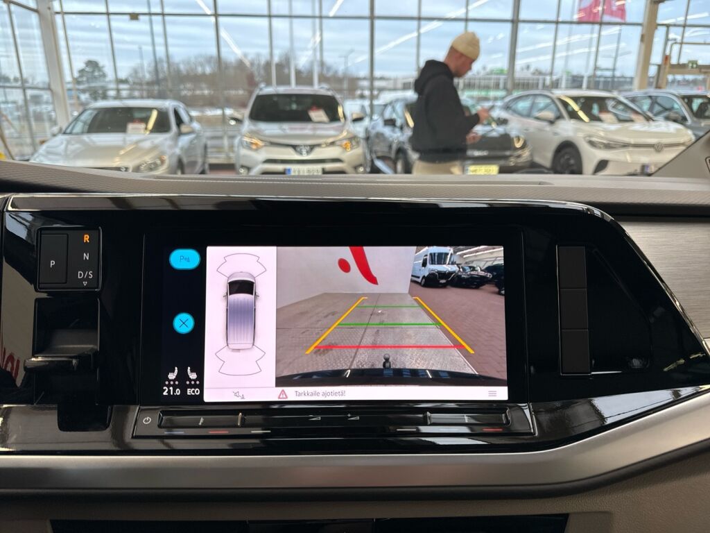 Volkswagen Multivan 2024 Musta