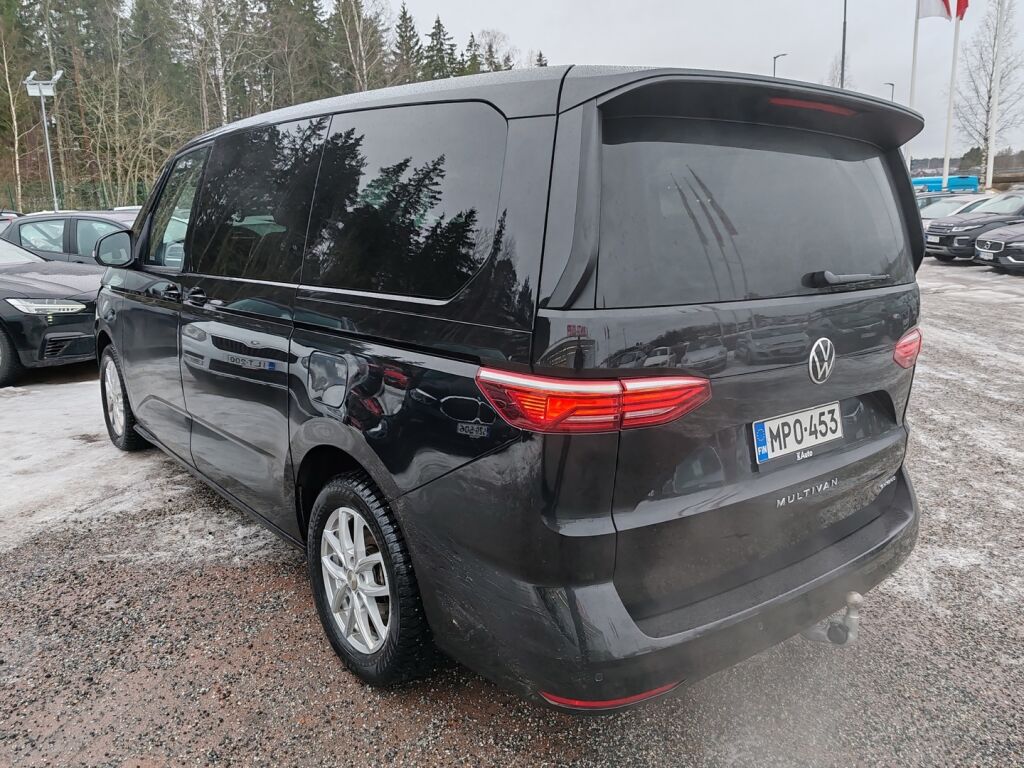 Volkswagen Multivan 2024 Musta