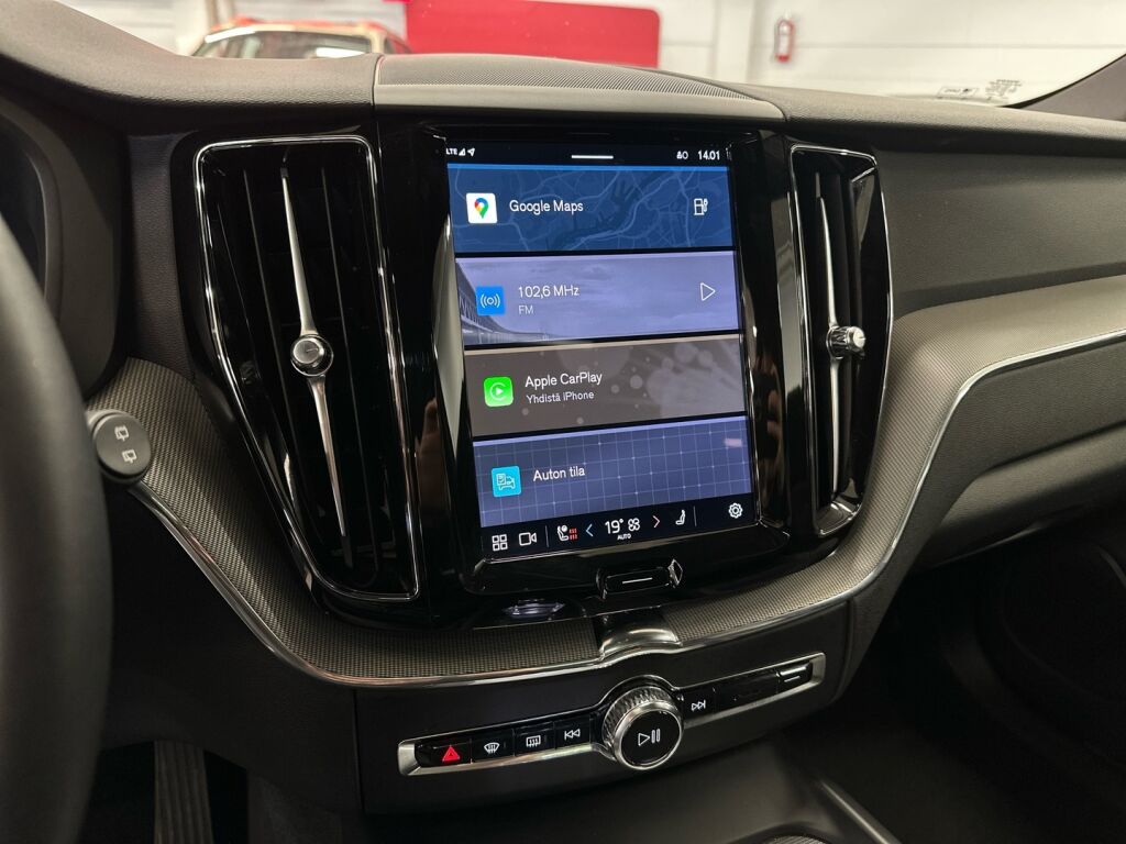 Volvo XC60 2024 Musta