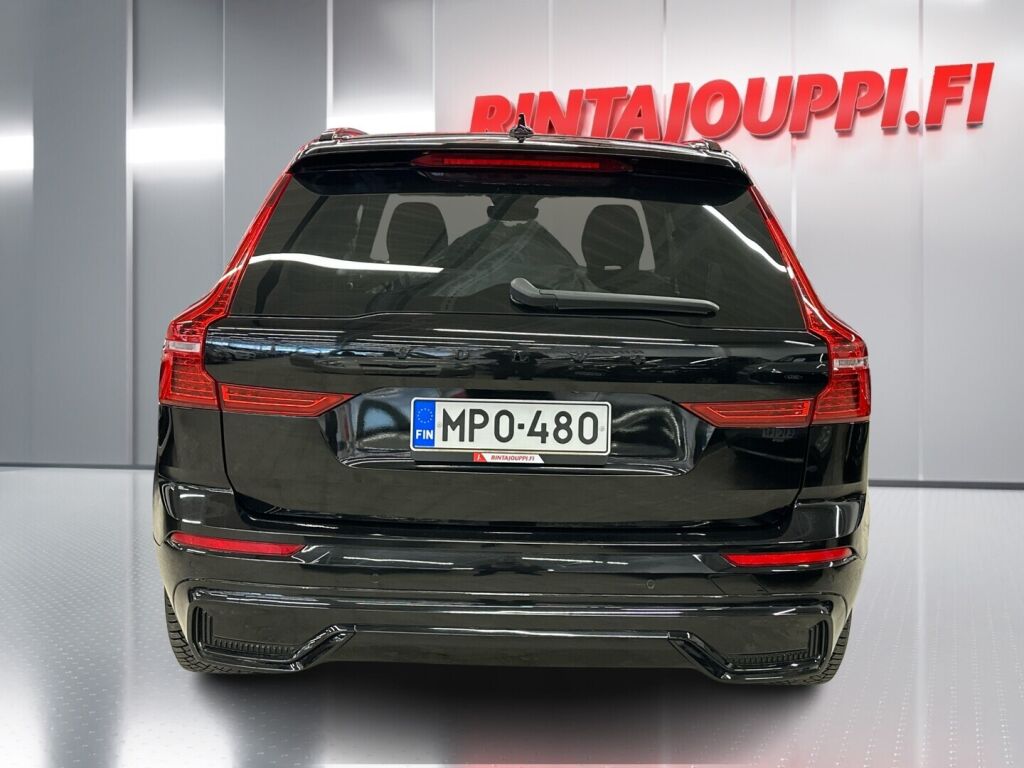 Volvo XC60 2024 Musta