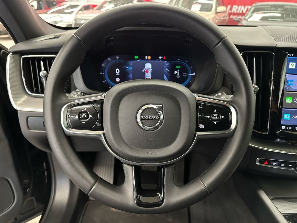 Volvo XC60 2024 Musta