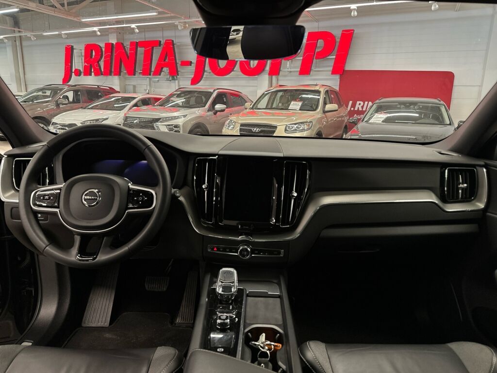 Volvo XC60 2024 Musta