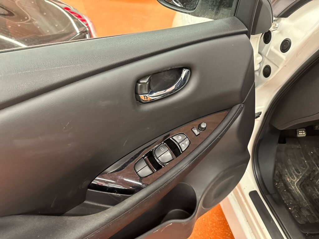 Nissan Leaf 2021 Valkoinen