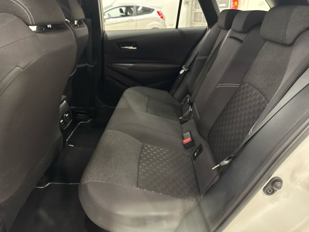 Toyota Corolla 2024 Valkoinen