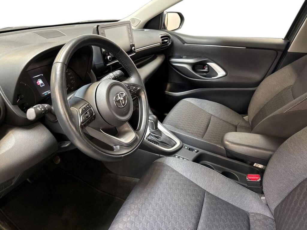 Toyota Yaris 2024 Harmaa