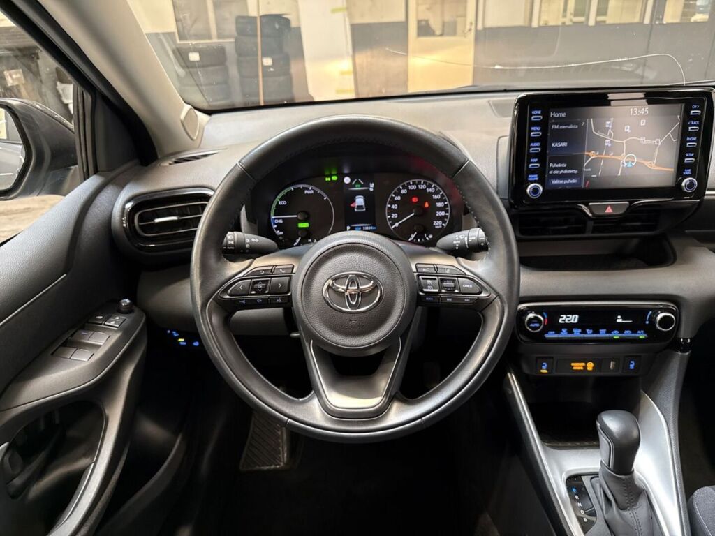 Toyota Yaris 2024 Harmaa