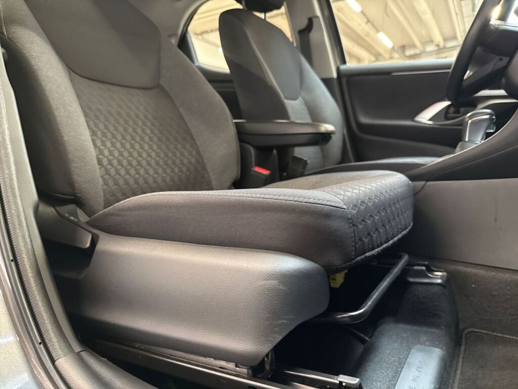 Toyota Yaris 2024 Harmaa