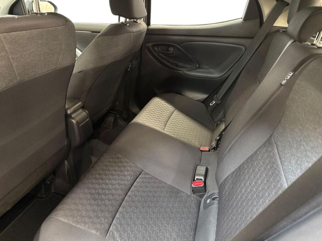 Toyota Yaris 2024 Harmaa