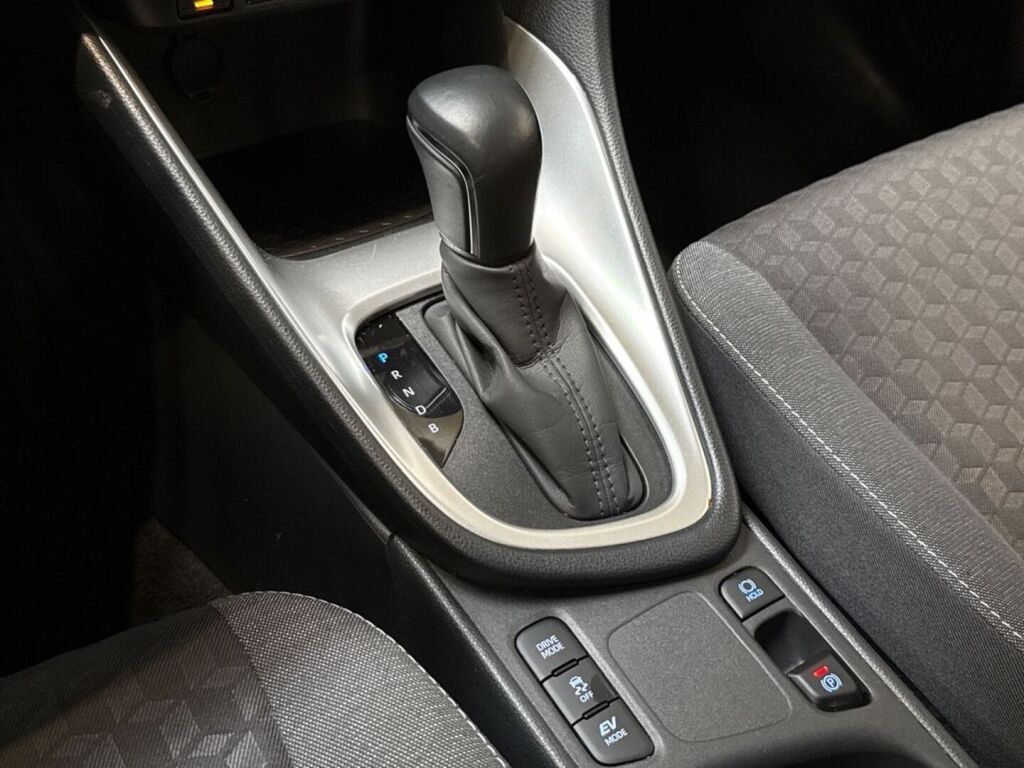 Toyota Yaris 2024 Harmaa