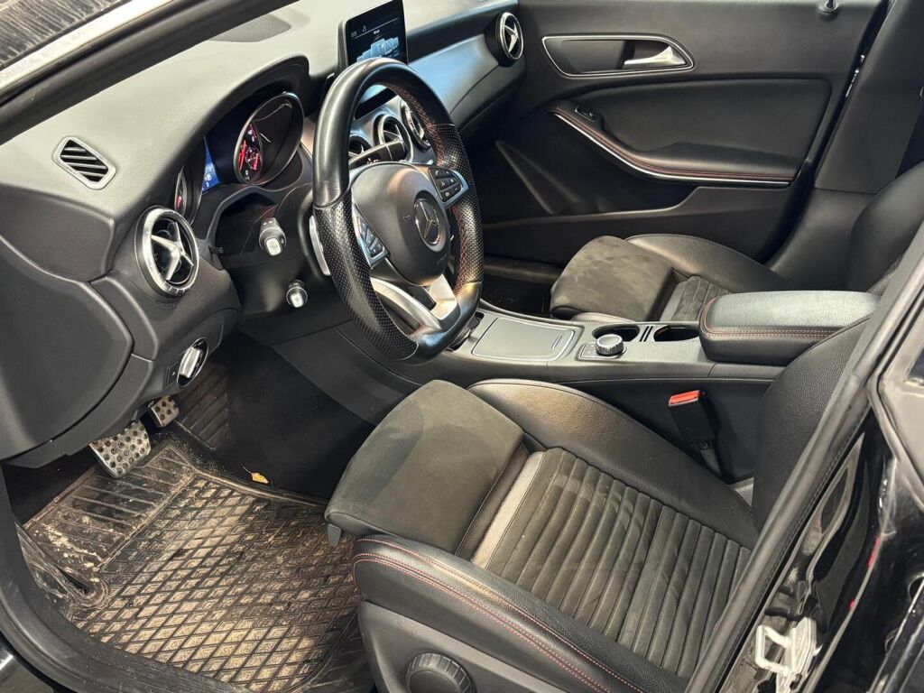 Mercedes-Benz CLA 2017 Musta