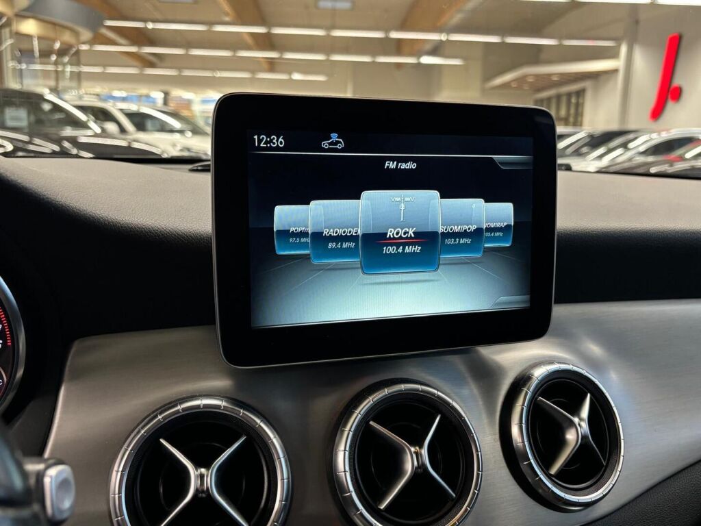 Mercedes-Benz CLA 2017 Musta