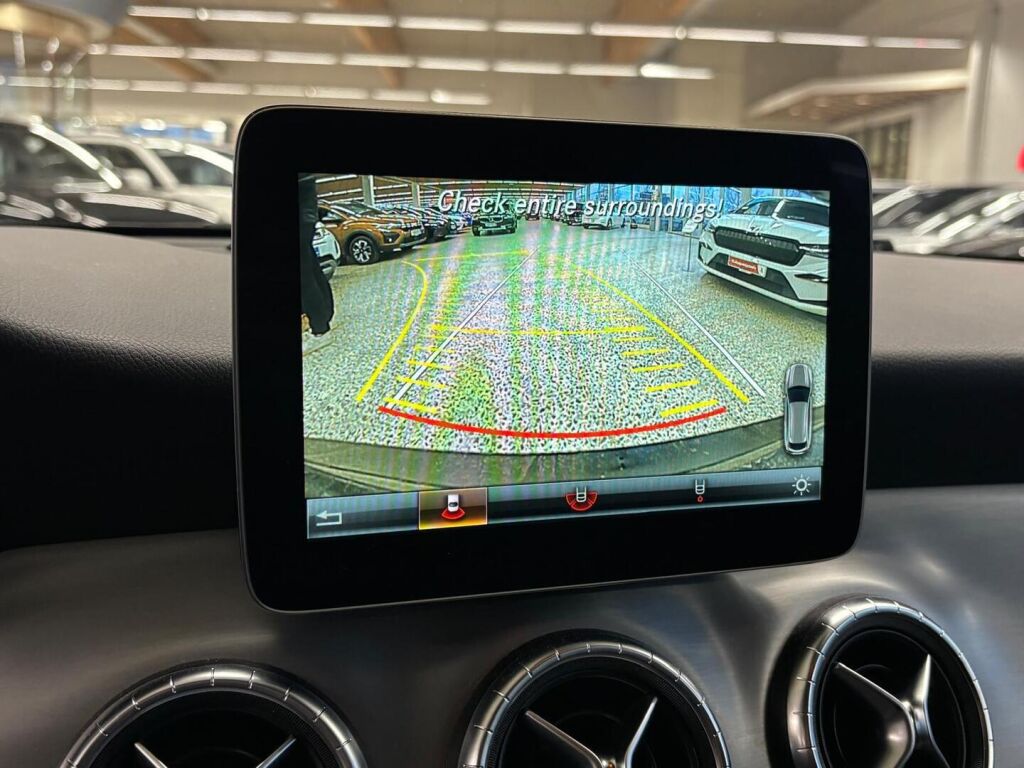 Mercedes-Benz CLA 2017 Musta