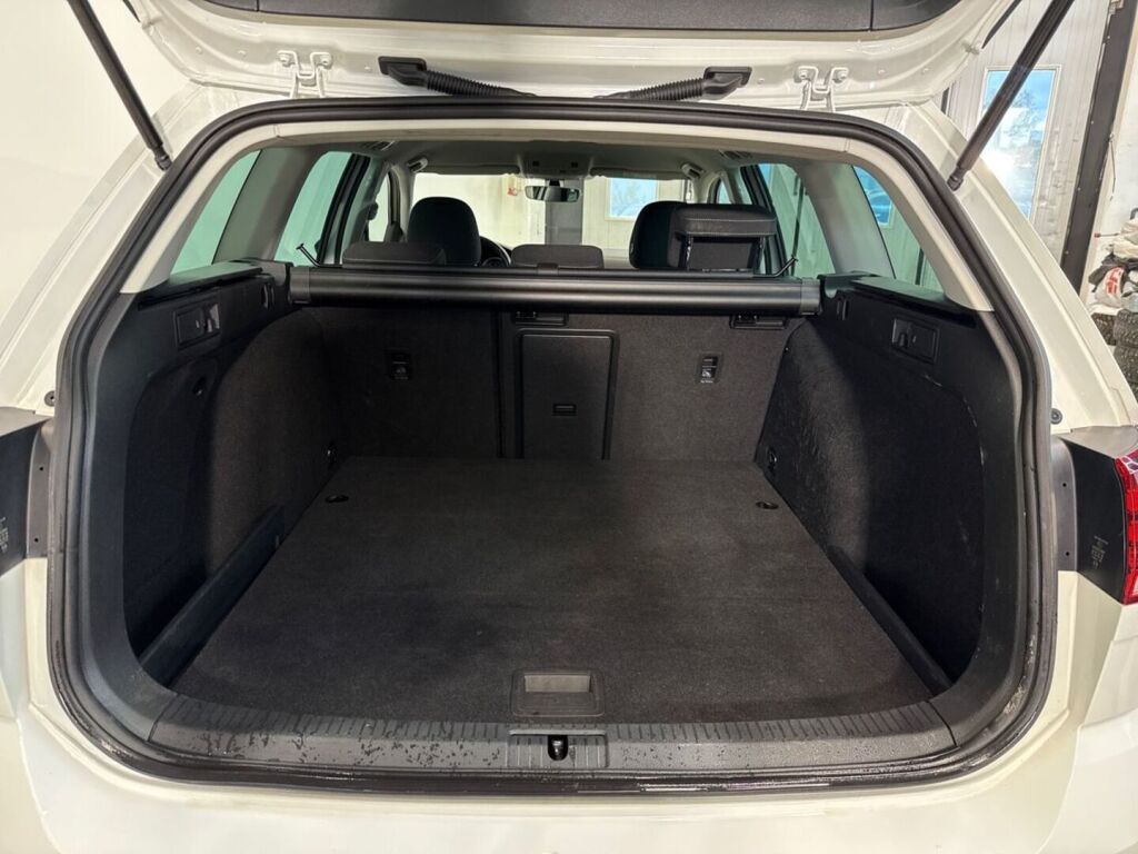 Volkswagen Golf 2020 Valkoinen