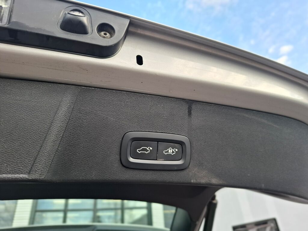 Volvo XC40 2024 Harmaa