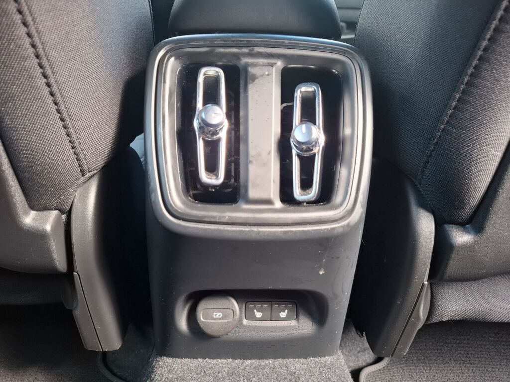 Volvo XC40 2024 Harmaa