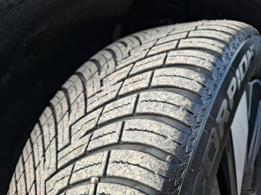 Volvo XC40 2024 Harmaa