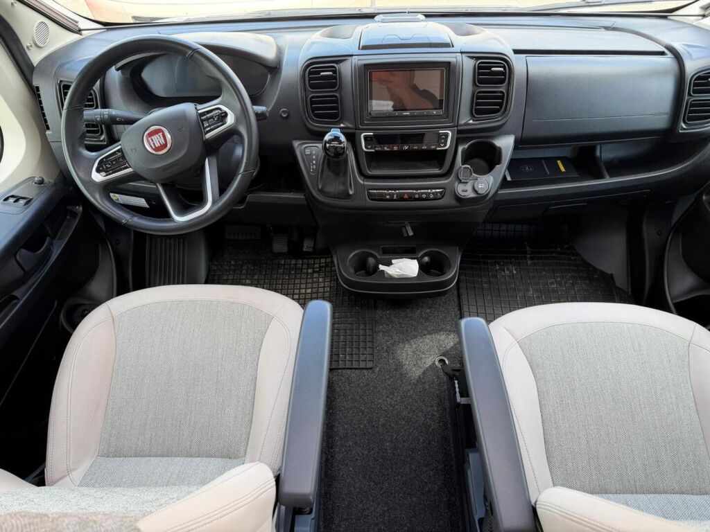 Adria Matrix Supreme 670 SC 2023 Harmaa